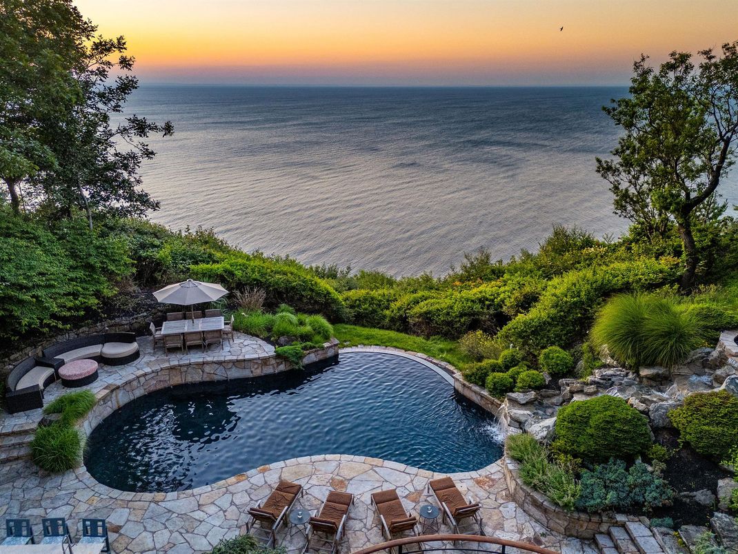 Exterior, Pool, Water