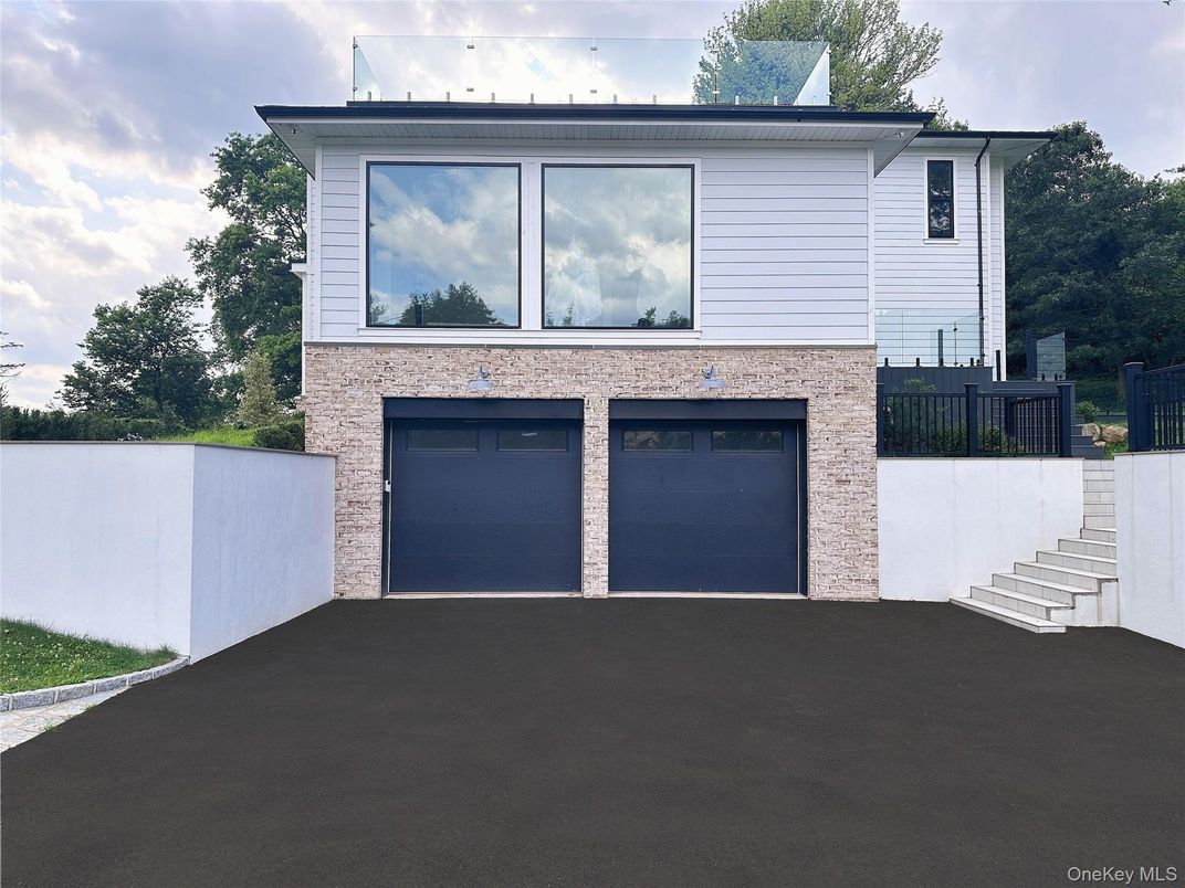Attached, Exterior, Facade, Modern