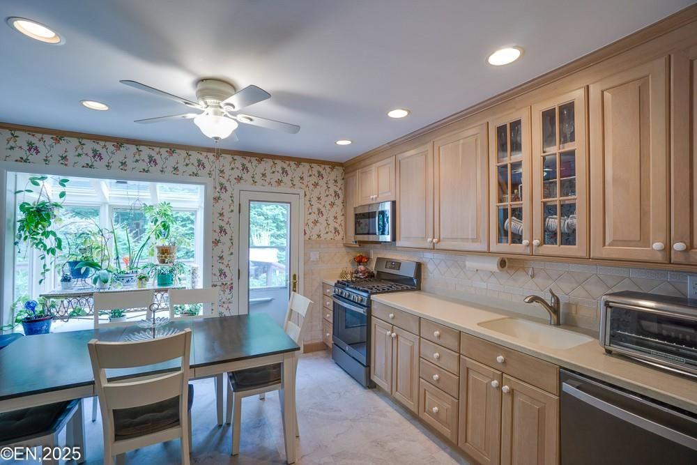 Dining room, Interior, Kitchen, Recessed Lighting, Stainless Steel Appliances