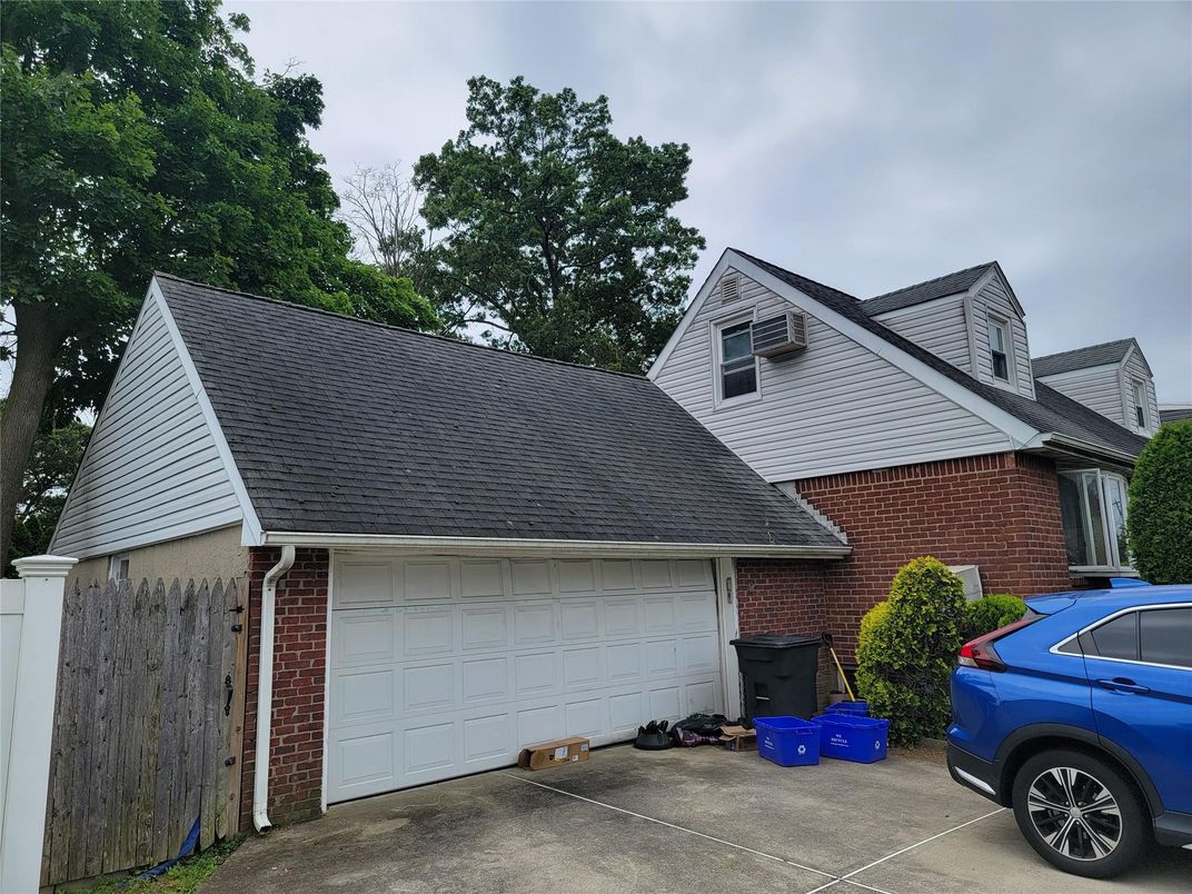 Attached, Exterior, Facade, Brick Facade, Cape Cod