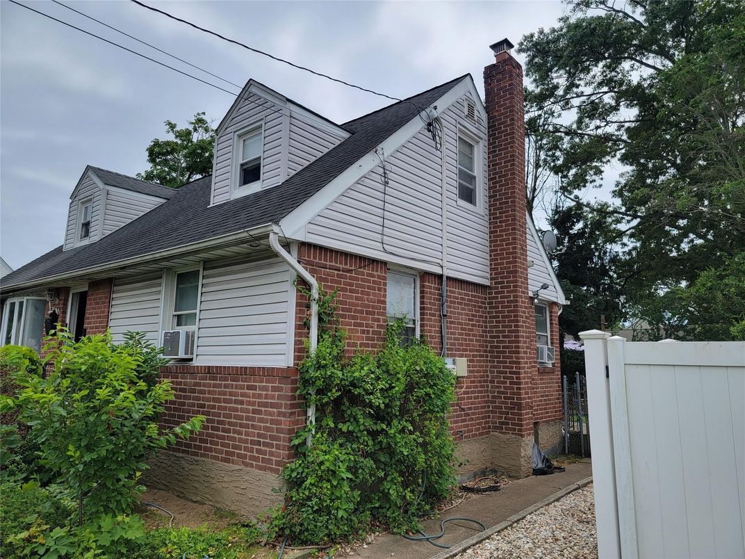 Exterior, Facade, Brick Facade, Cape Cod