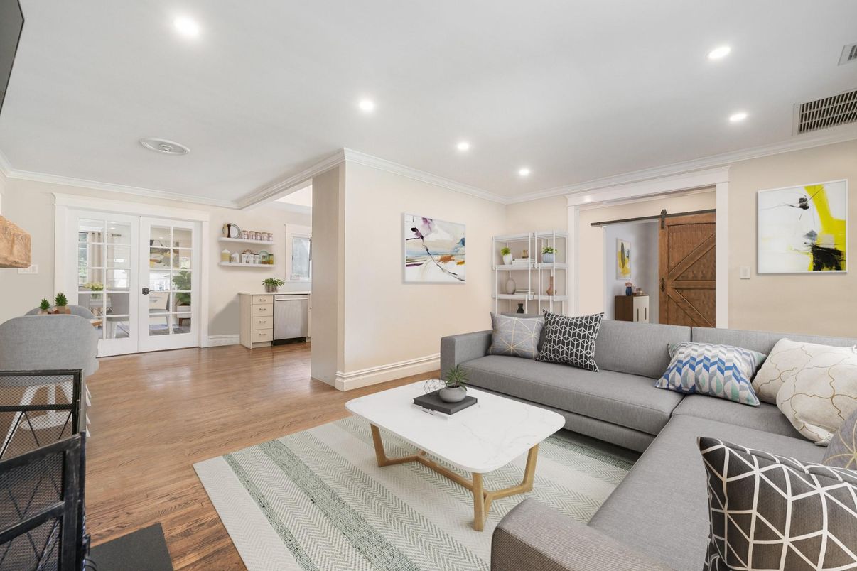 Interior, Living room, Recessed Lighting, Wood Texture Flooring