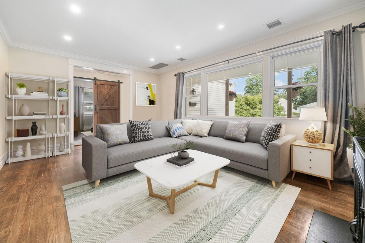 Interior, Living room, Recessed Lighting, Wood Texture Flooring