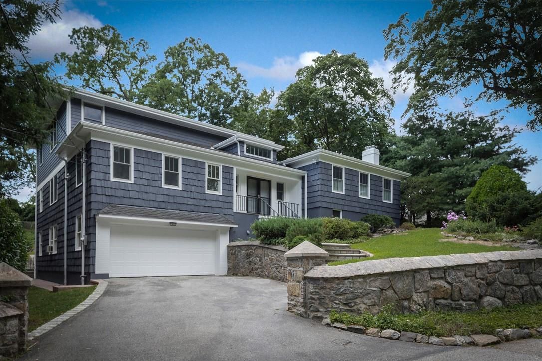 Attached, Exterior, Facade, Split Level