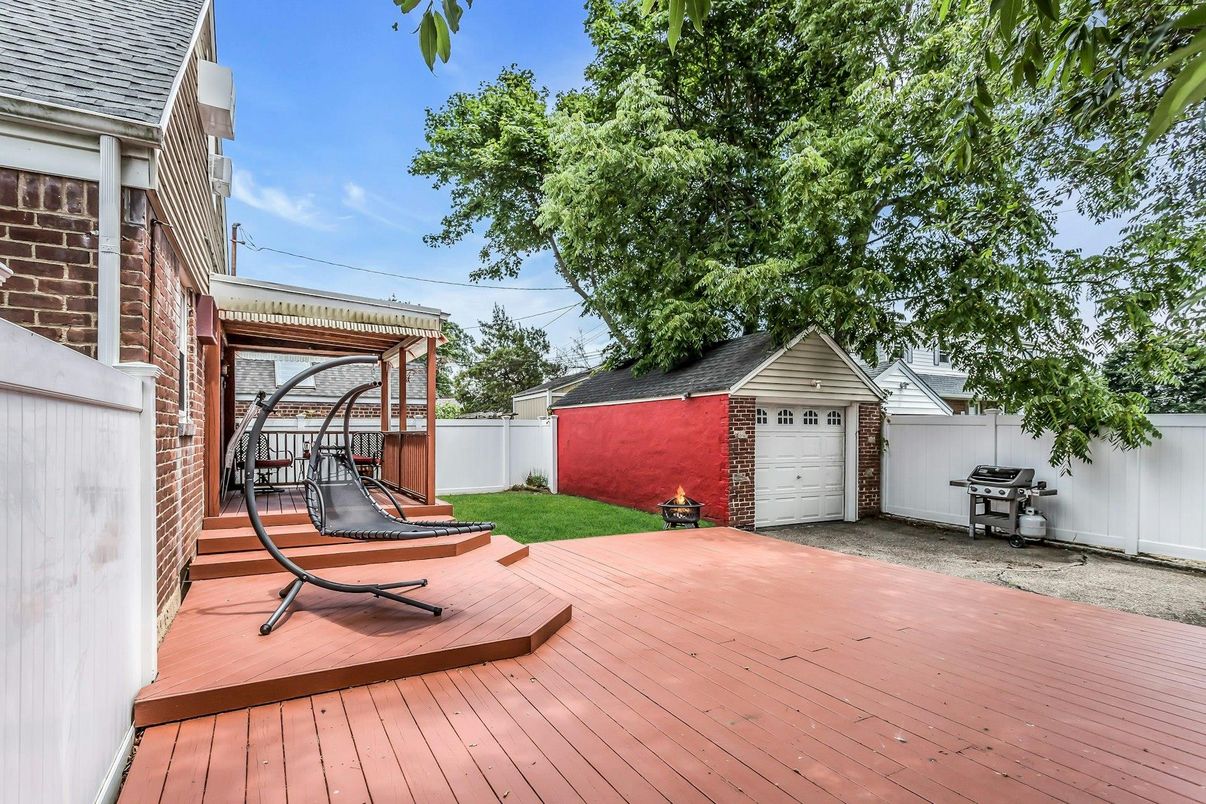 Detached Garage, Exterior