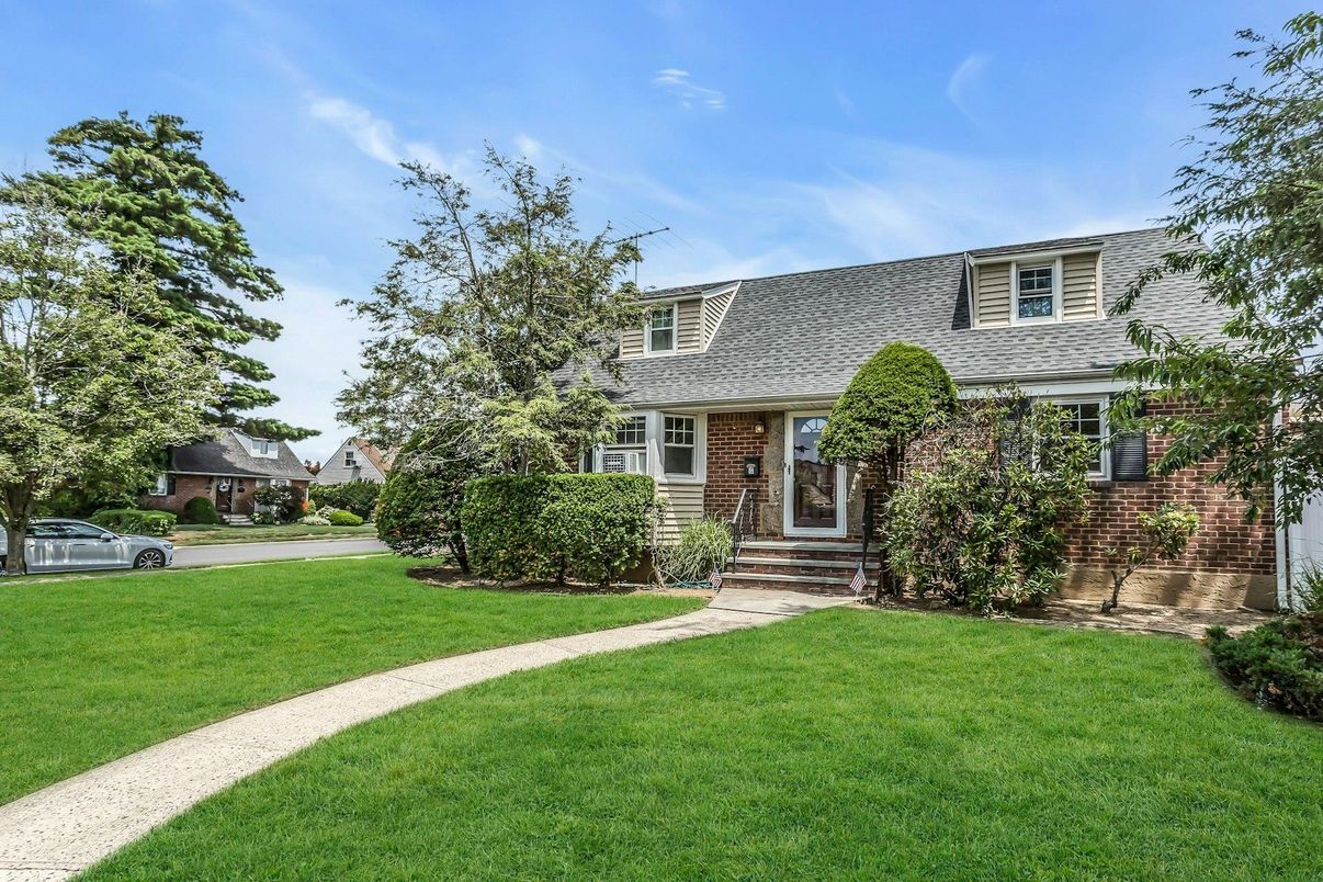 Exterior, Facade, Brick Facade, Cape Cod