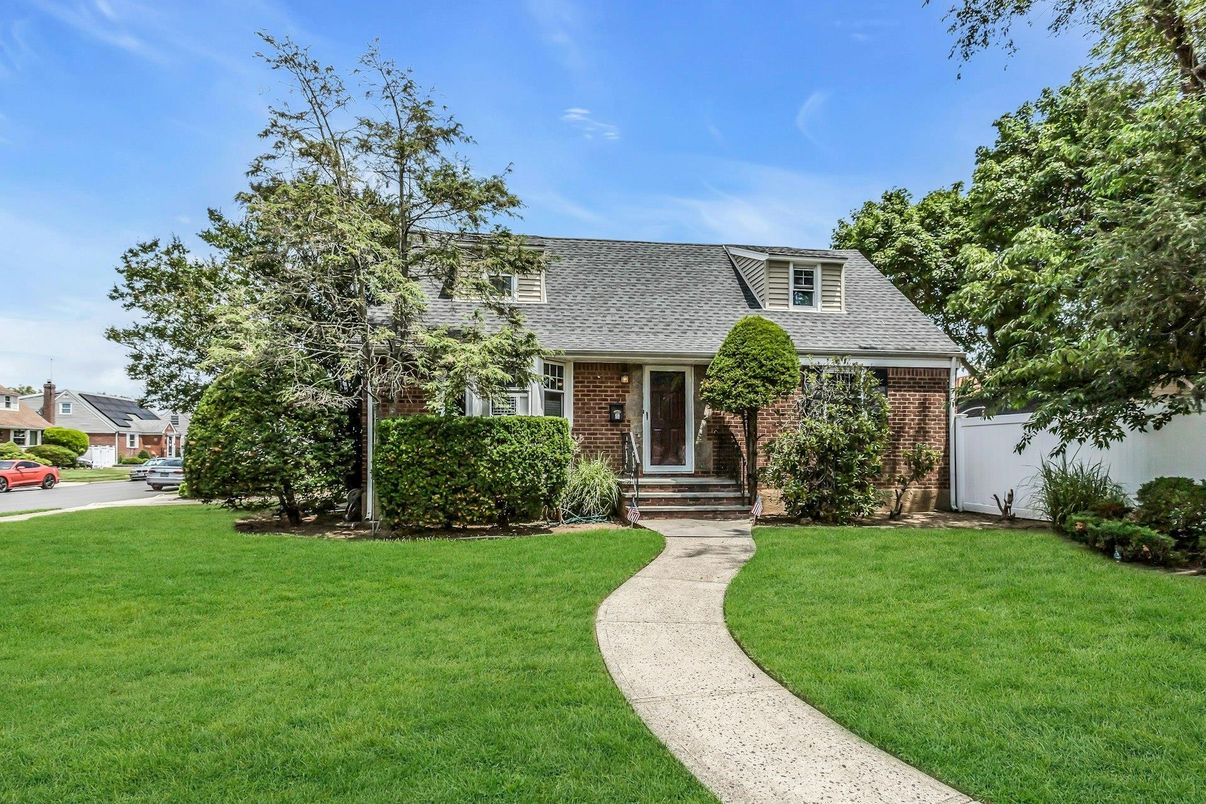 Exterior, Facade, Brick Facade, Cape Cod