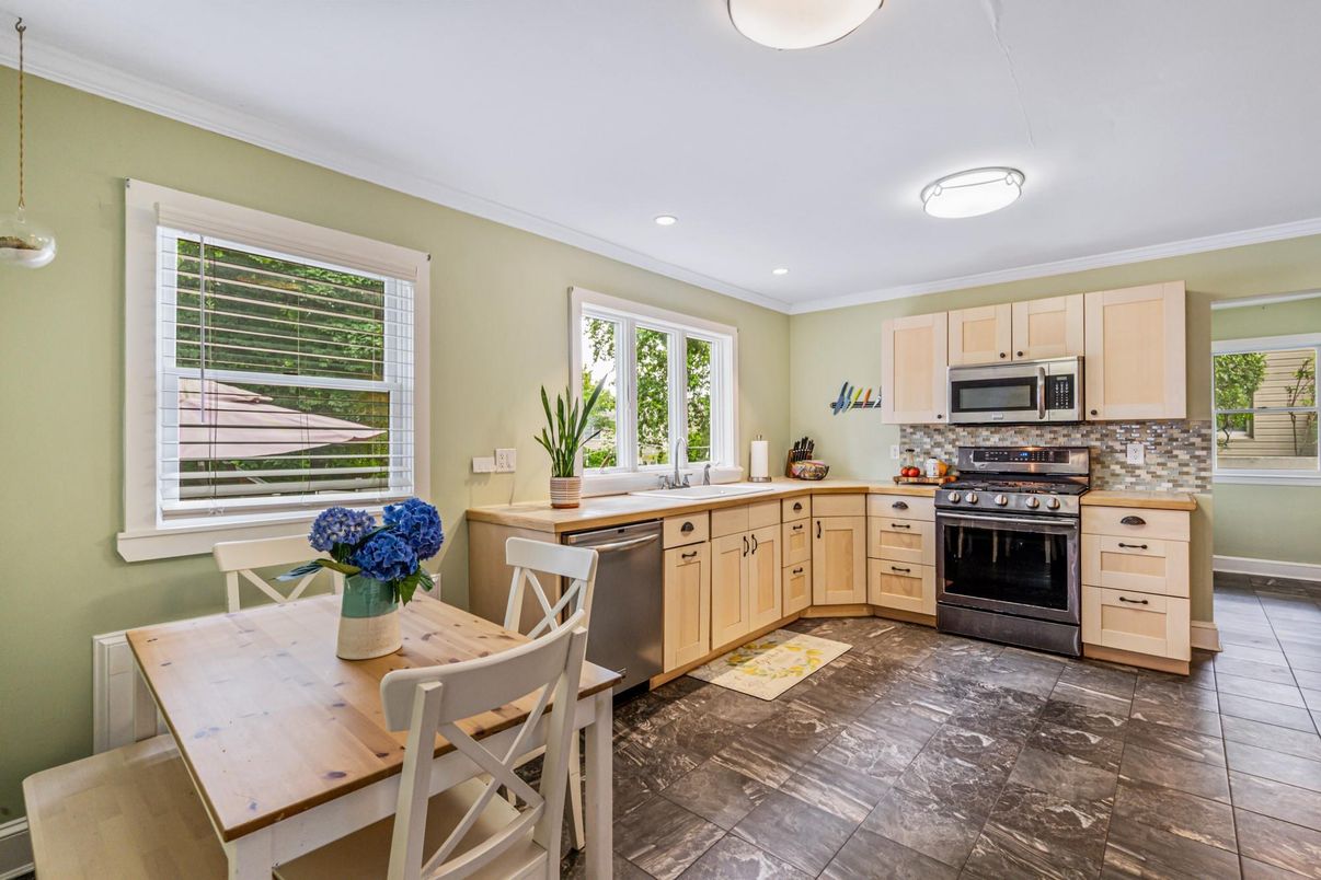 Dining room, Interior, Kitchen, Recessed Lighting, Stainless Steel Appliances