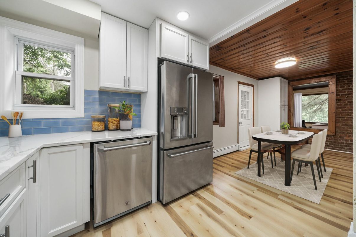 Dining room, Interior, Kitchen, Recessed Lighting, Stainless Steel Appliances, Wooden Ceilings, Wood Texture Flooring