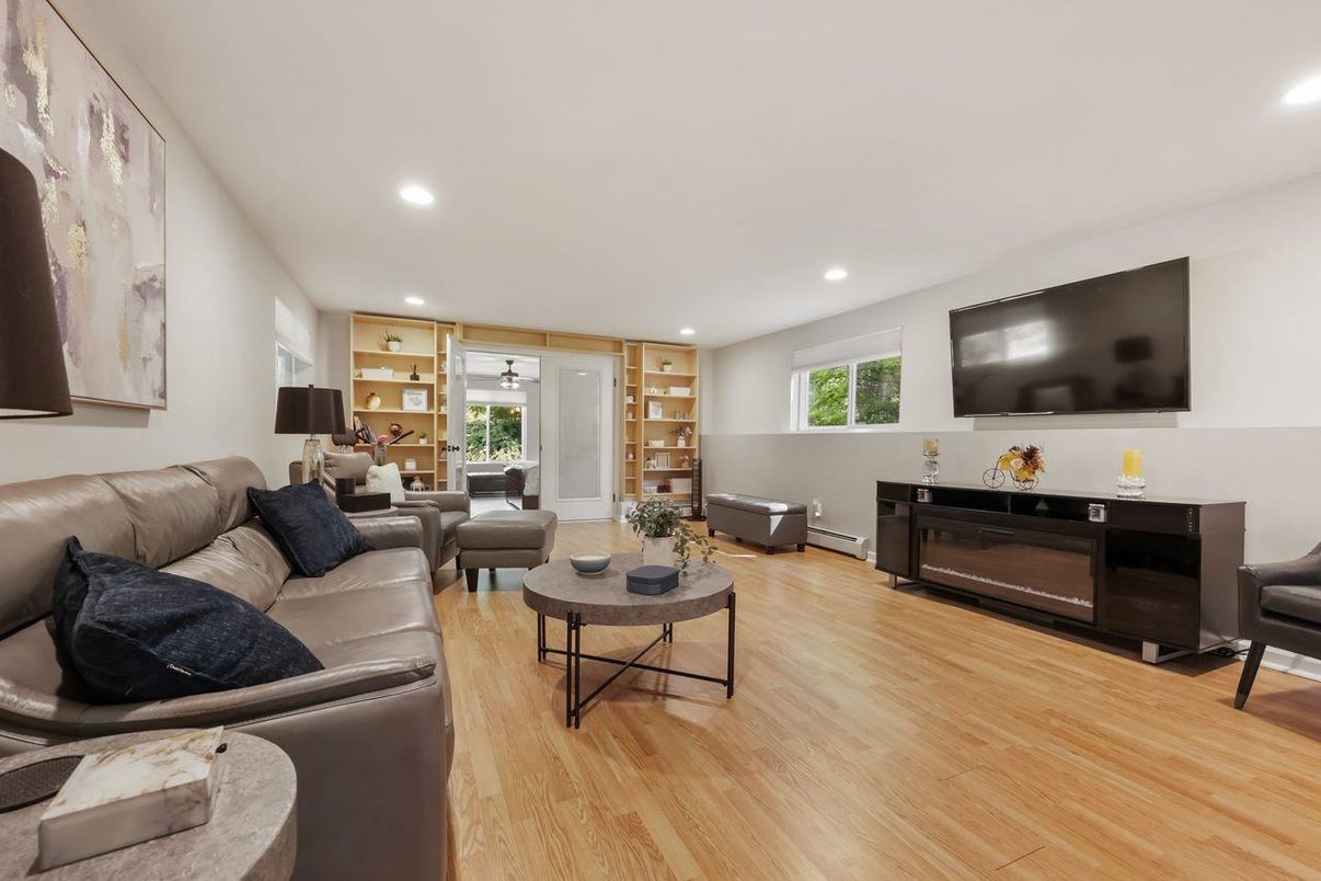 Interior, Living room, Recessed Lighting, Wood Texture Flooring