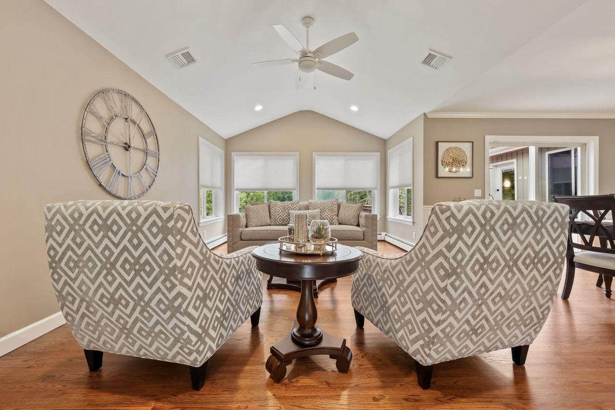 Interior, Living room, Recessed Lighting, Wood Texture Flooring