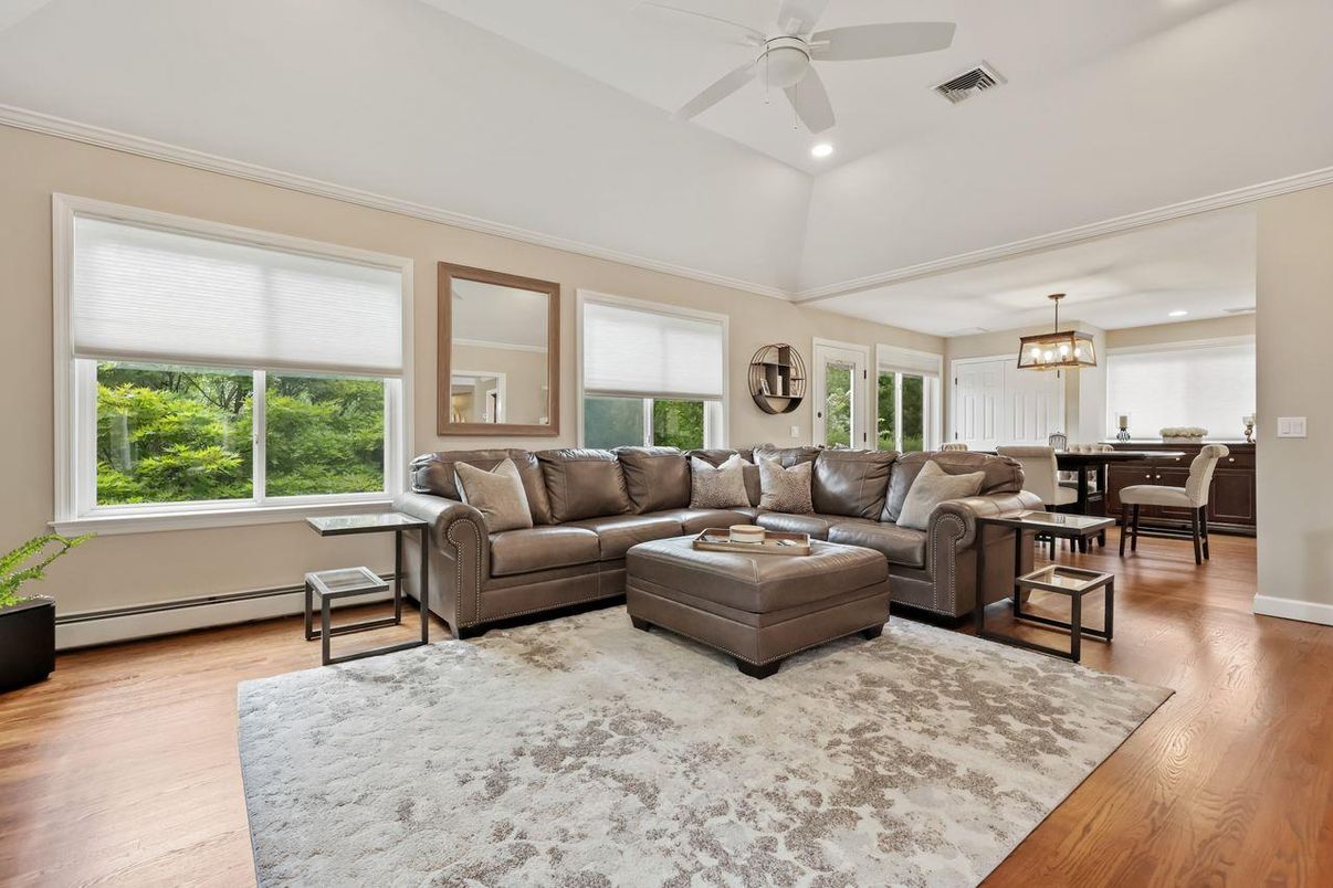 Dining room, Interior, Living room, Pendant Lights, Recessed Lighting, Wood Texture Flooring