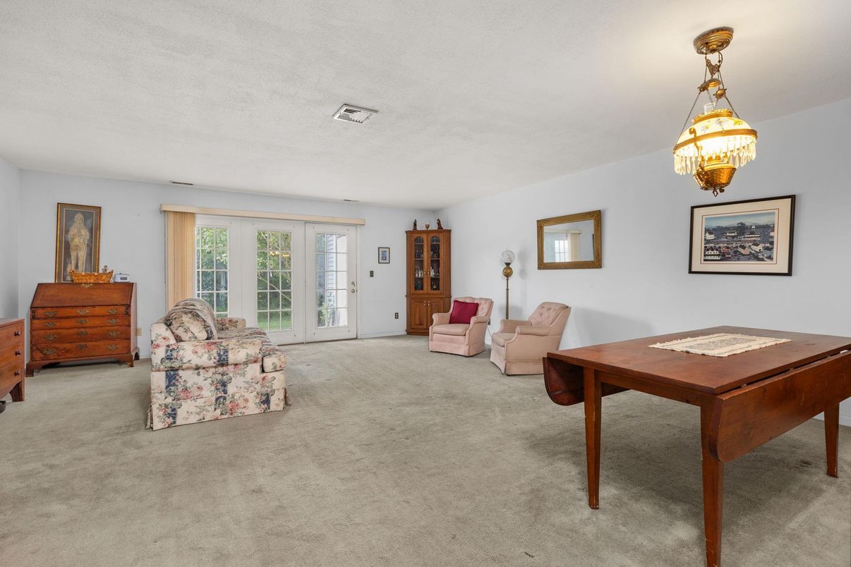 Chandelier, Interior, Living room