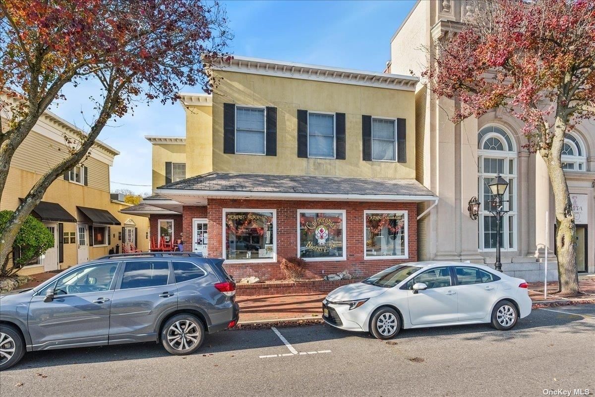 Exterior, Facade, Brick Facade, Rowhouse