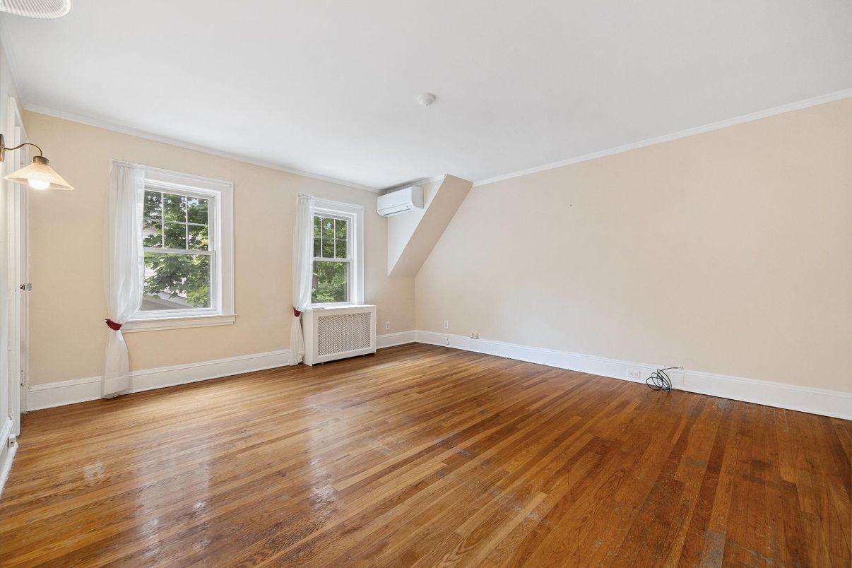 Empty room, Interior, Pendant Lights, Wood Texture Flooring