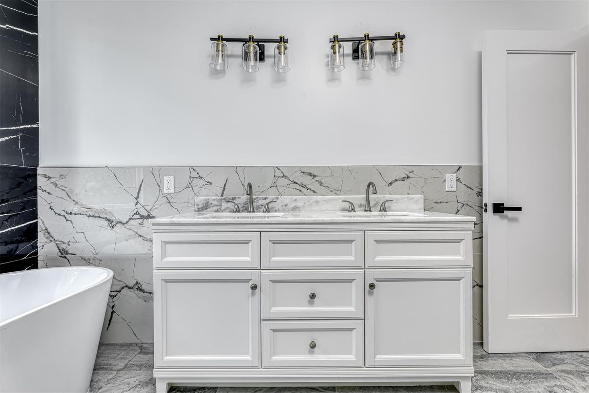 Bathroom, Free Standing Baths, Interior, Marble, Marble Walls