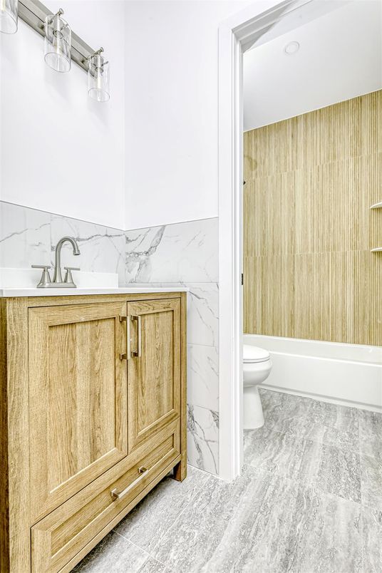 Bathroom, Interior, Marble, Marble Walls, Recessed Lighting