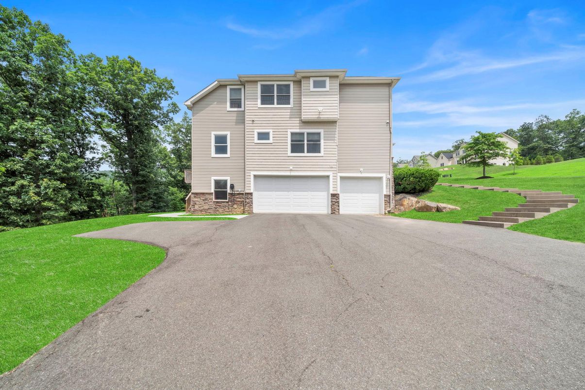 Attached, Exterior, Facade, Raised Ranch