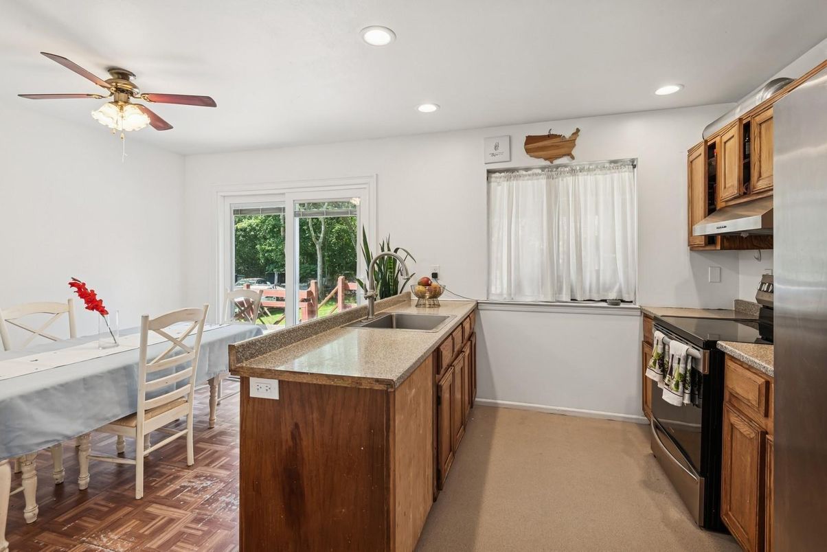 Dining room, Interior, Kitchen, Recessed Lighting, Wood Texture Flooring