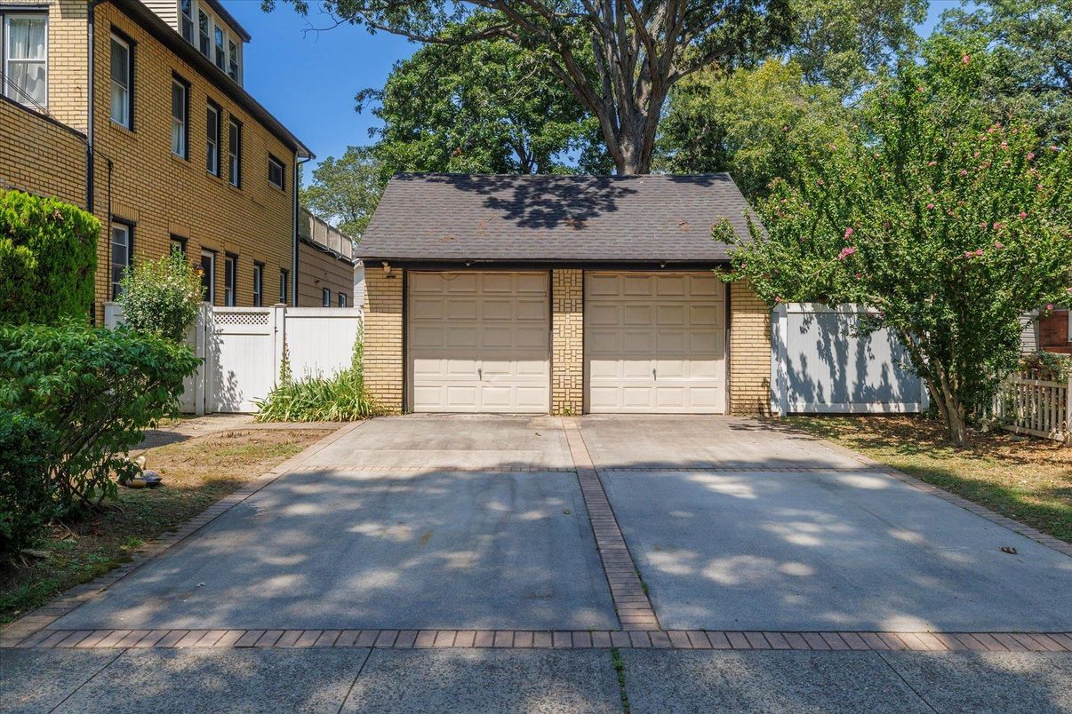 Detached Garage, Exterior