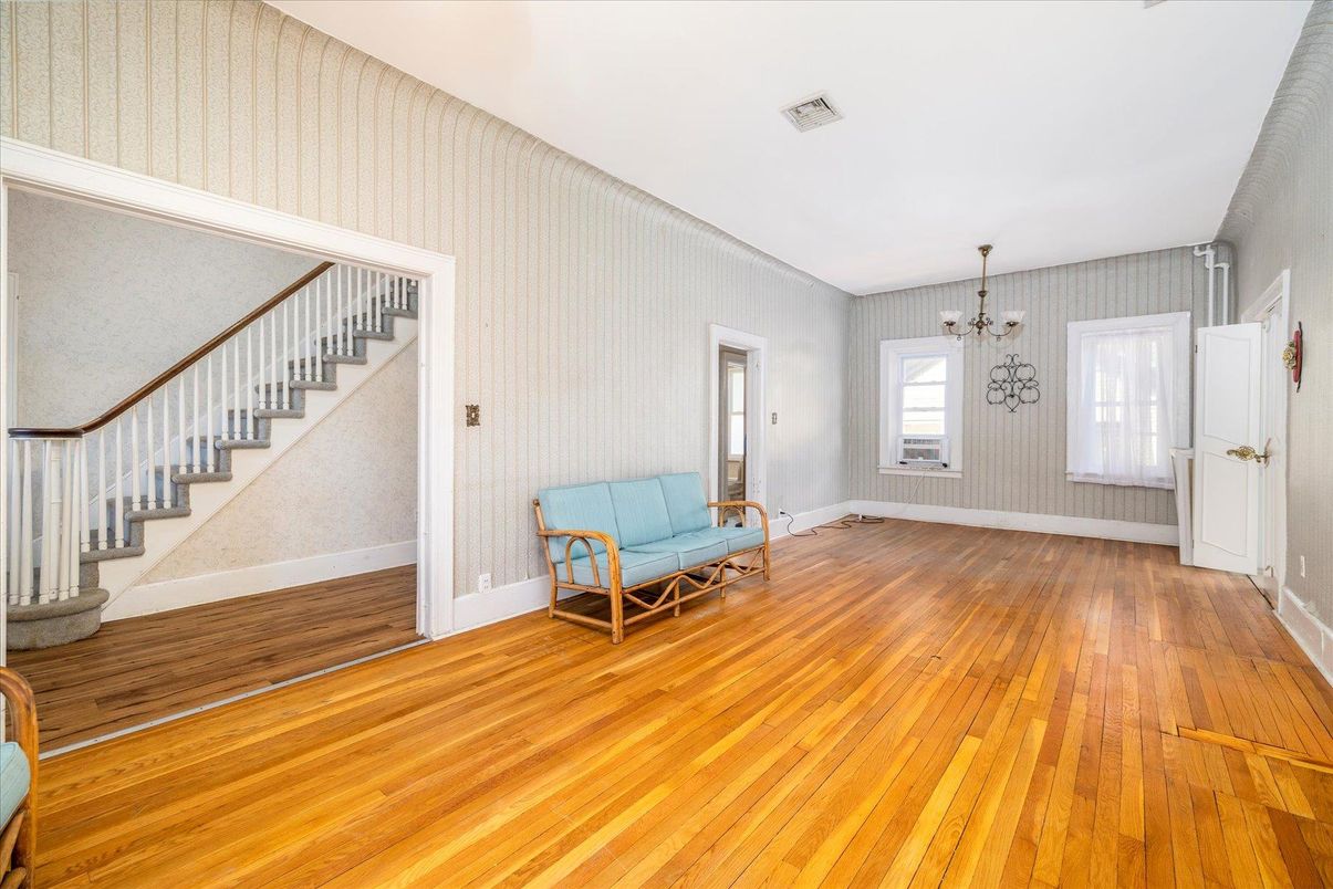 Interior, Pendant Lights, Wood Texture Flooring