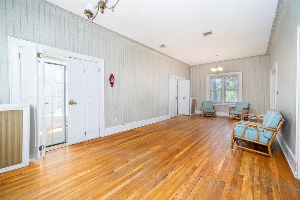 Empty room, Interior, Pendant Lights, Wood Texture Flooring