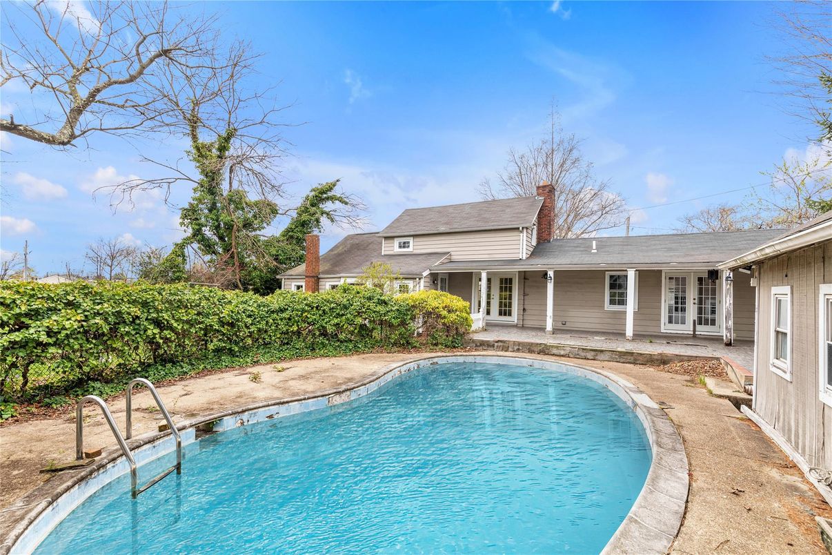 Exterior, Pool