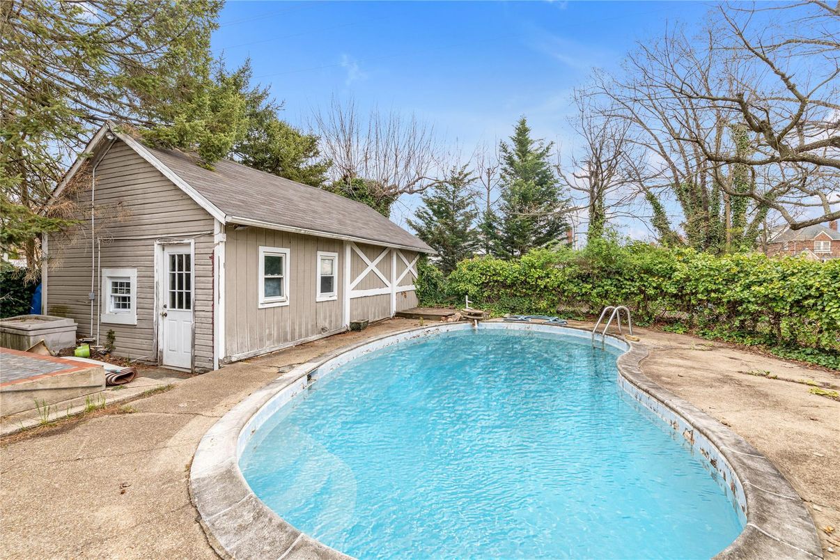 Exterior, Pool