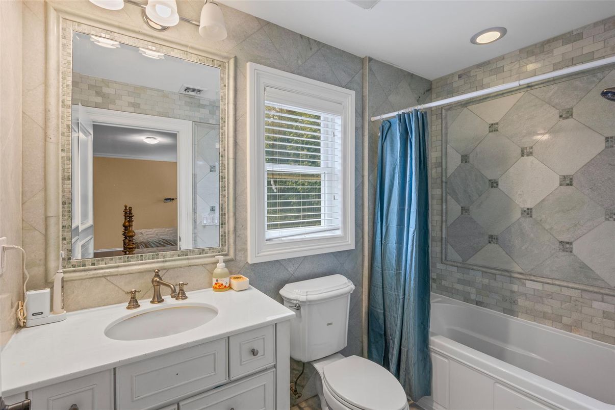 Bathroom, Interior, Recessed Lighting