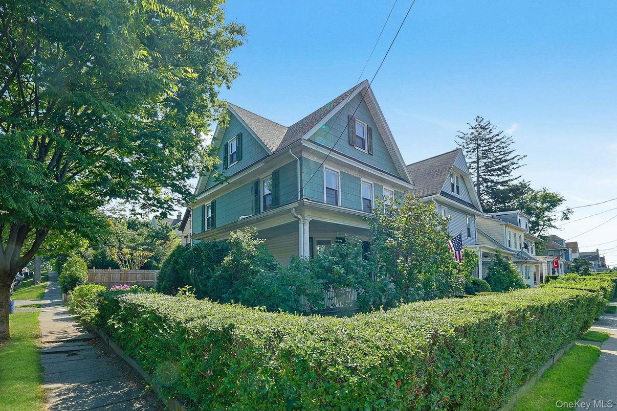 Exterior, Facade, Queen Anne Victorian