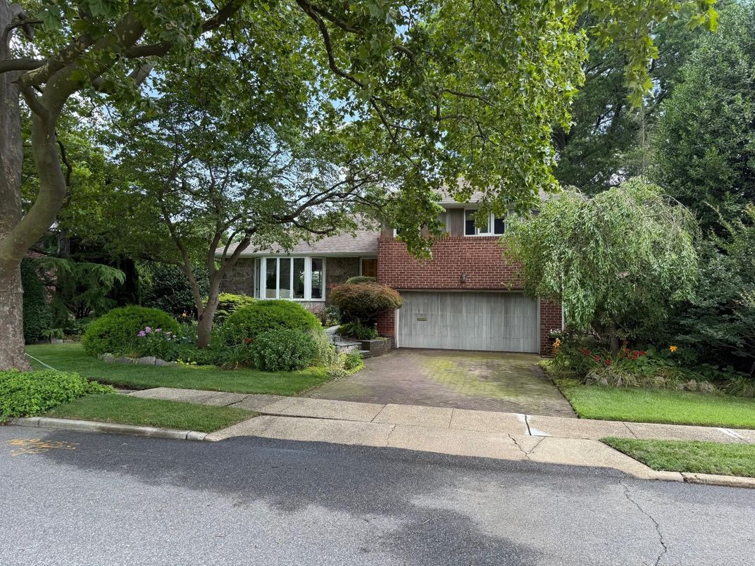 Attached, Exterior, Facade, Brick Facade, Split Level