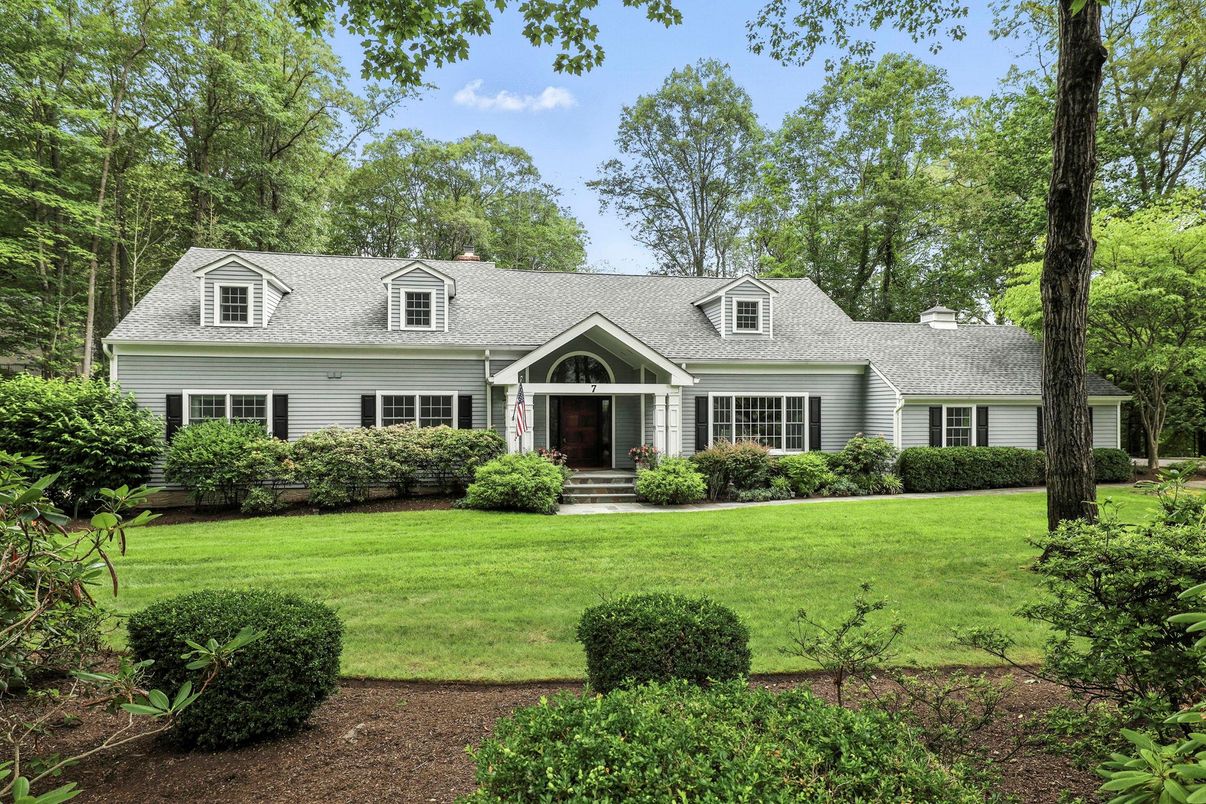 Exterior, Facade, Cape Cod