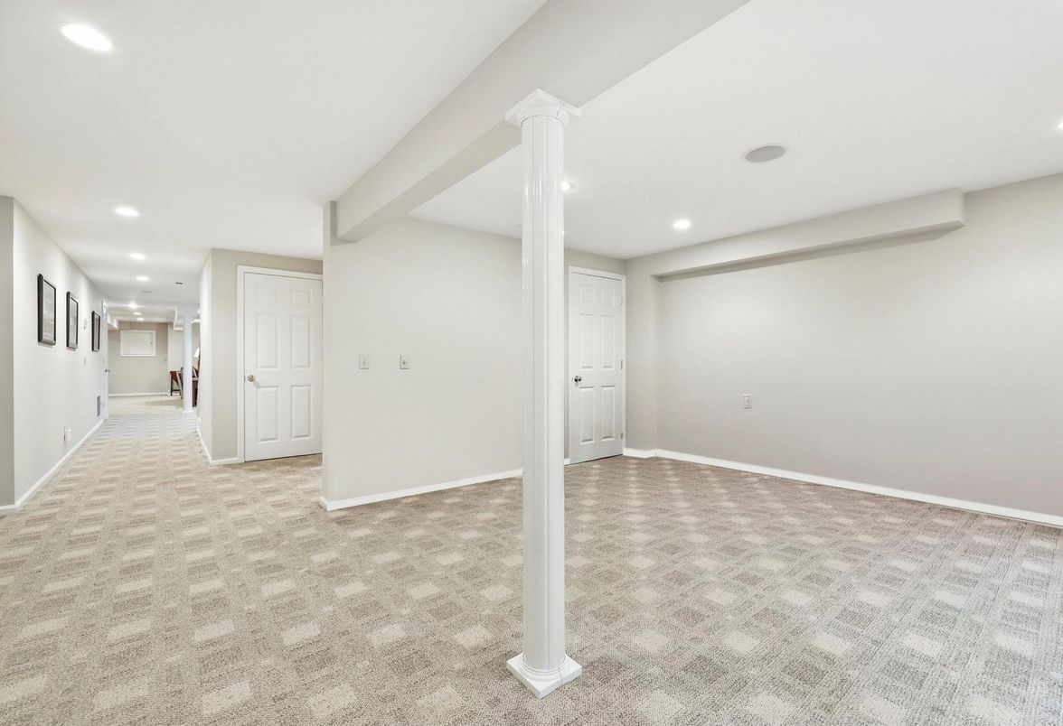 Empty room, Interior, Recessed Lighting