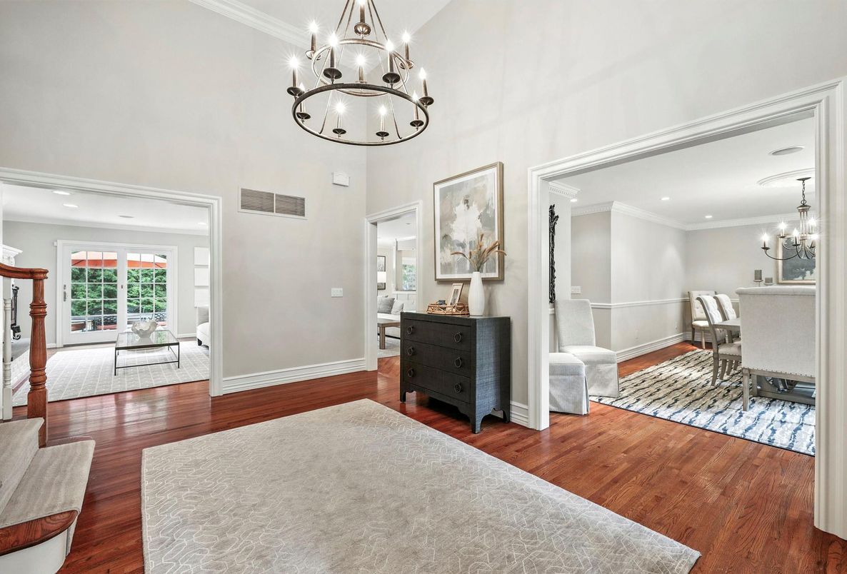 Chandelier, Dining room, Interior, Recessed Lighting, Wood Texture Flooring