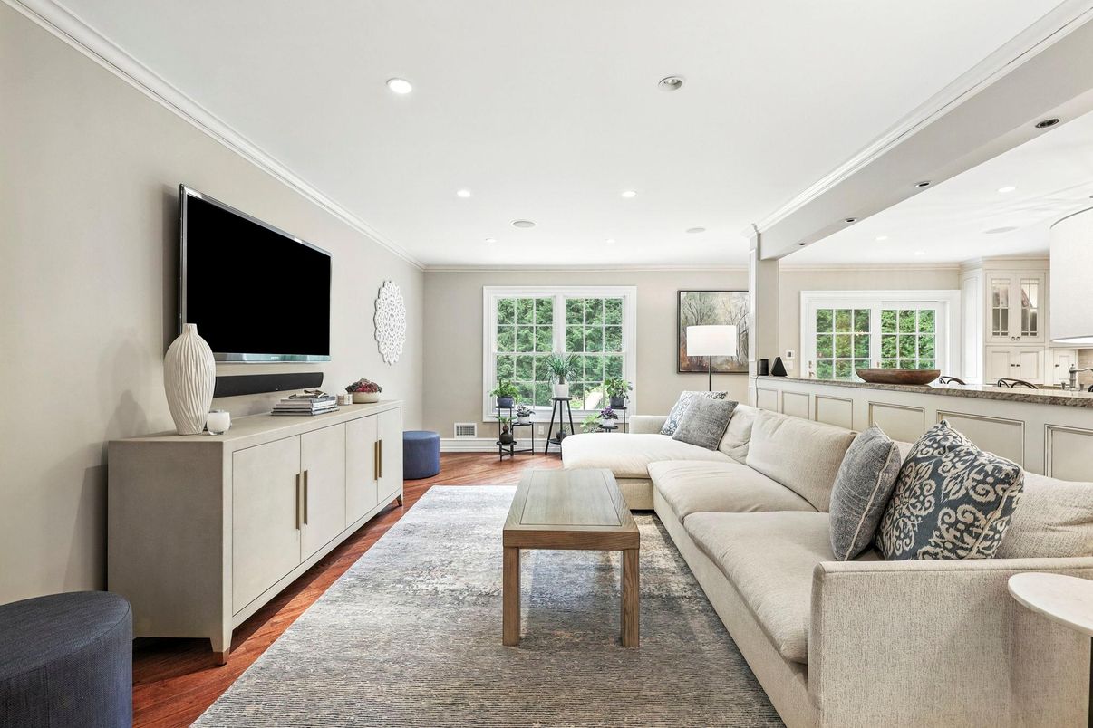 Interior, Living room, Recessed Lighting, Wood Texture Flooring