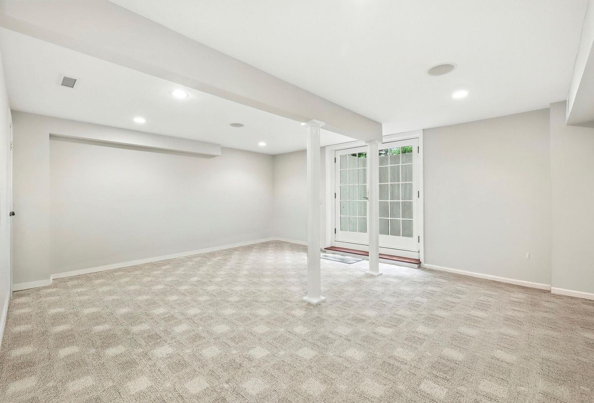 Empty room, Interior, Recessed Lighting