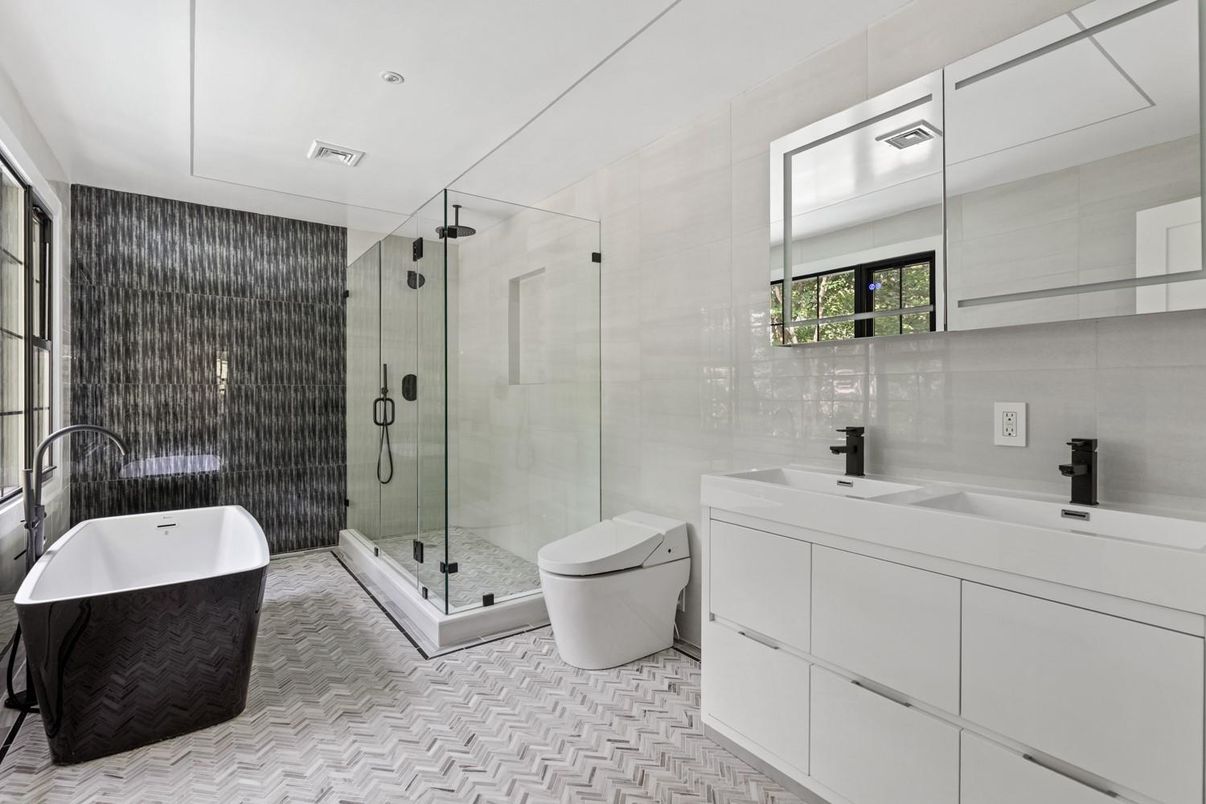 Bathroom, Dual Sink Vanities, Free Standing Baths, Glass Shower, Interior, Recessed Lighting
