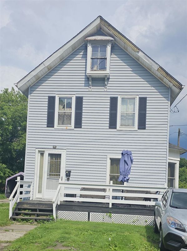 Exterior, Facade, Queen Anne Victorian