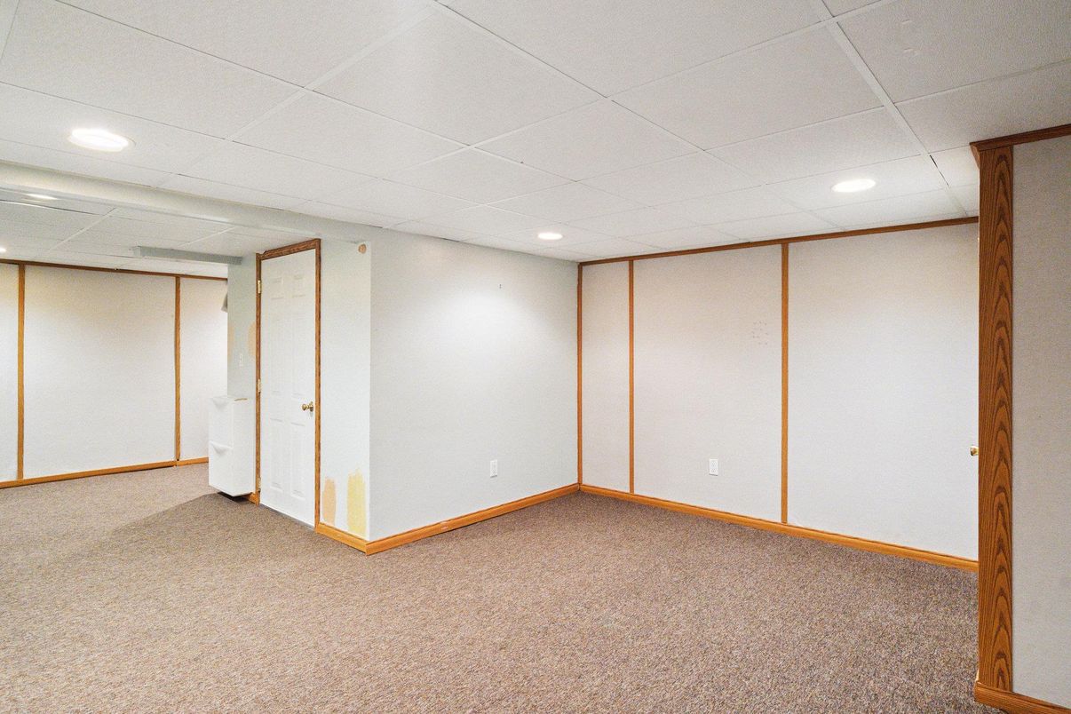 Empty room, Interior, Recessed Lighting