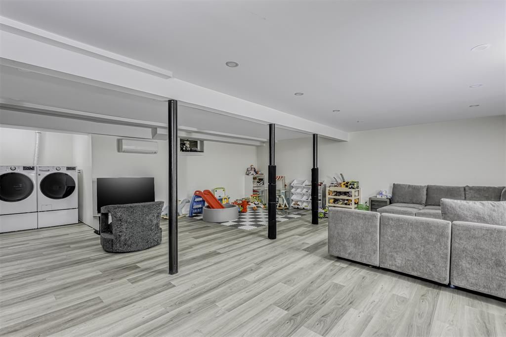 Interior, Living room, Recessed Lighting, Washer, Wood Texture Flooring