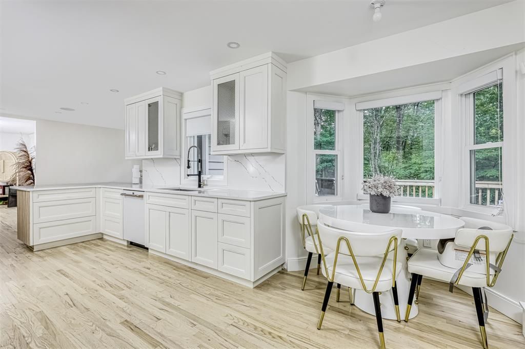 Dining room, Interior, Kitchen, Recessed Lighting, Wood Texture Flooring