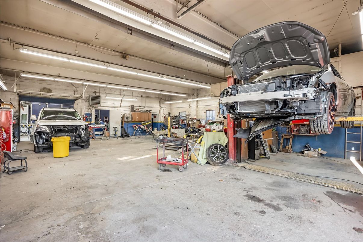 Garage, Interior