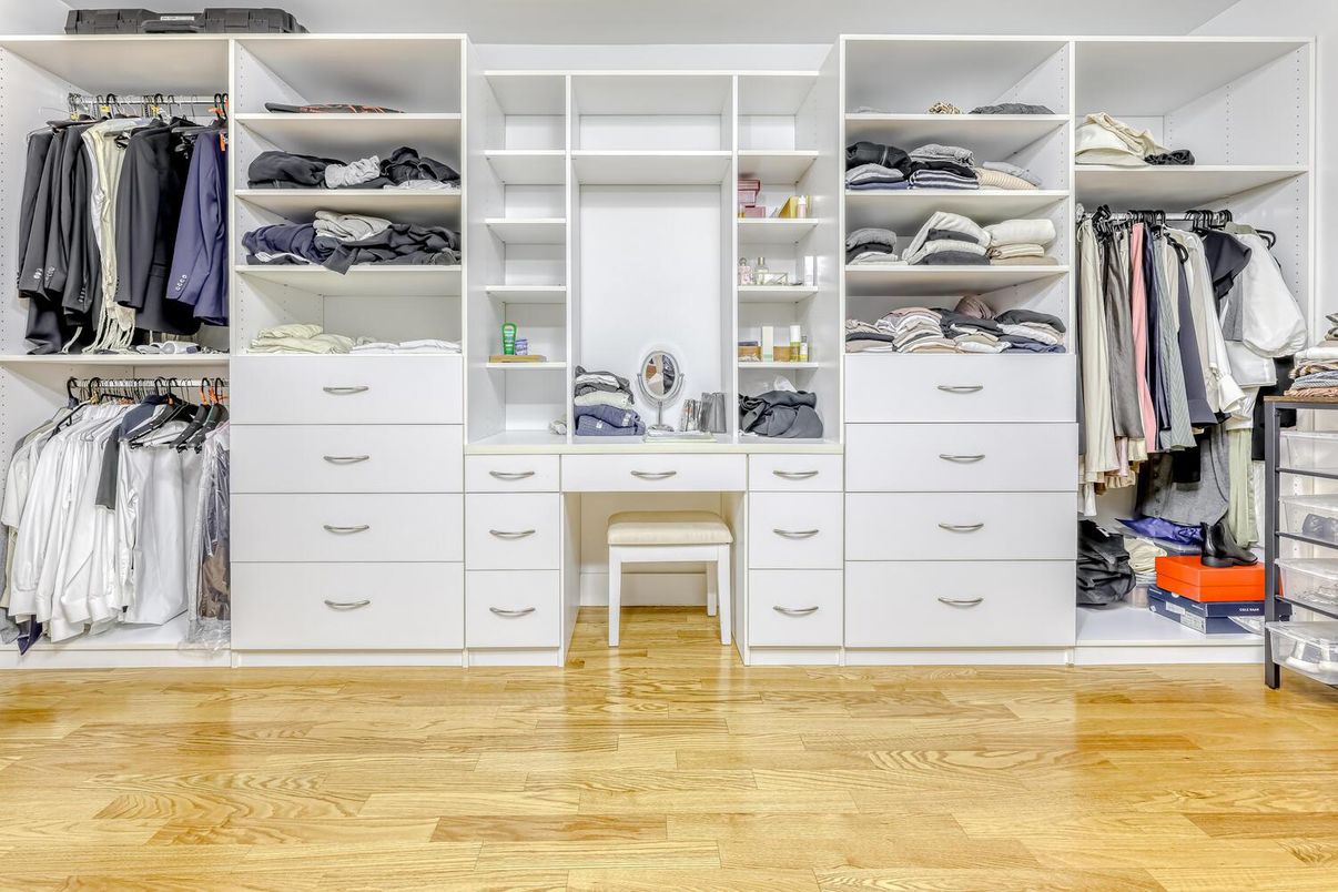 Interior, Walk-in Closets, Wood Texture Flooring