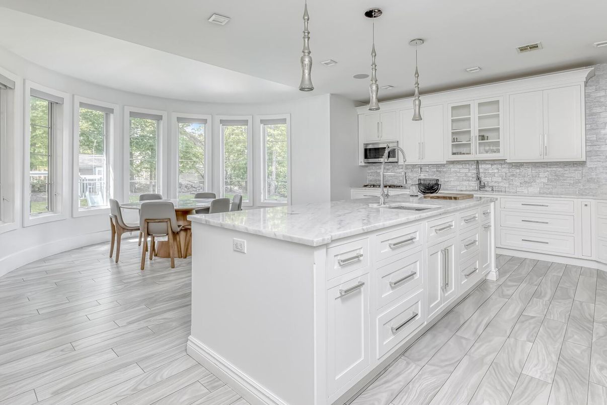 Dining room, Interior, Kitchen, Pendant Lights, Recessed Lighting, Wood Texture Flooring