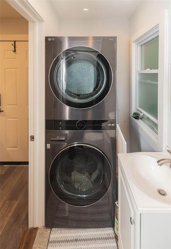 Interior, Utility Closets, Washer, Wood Texture Flooring