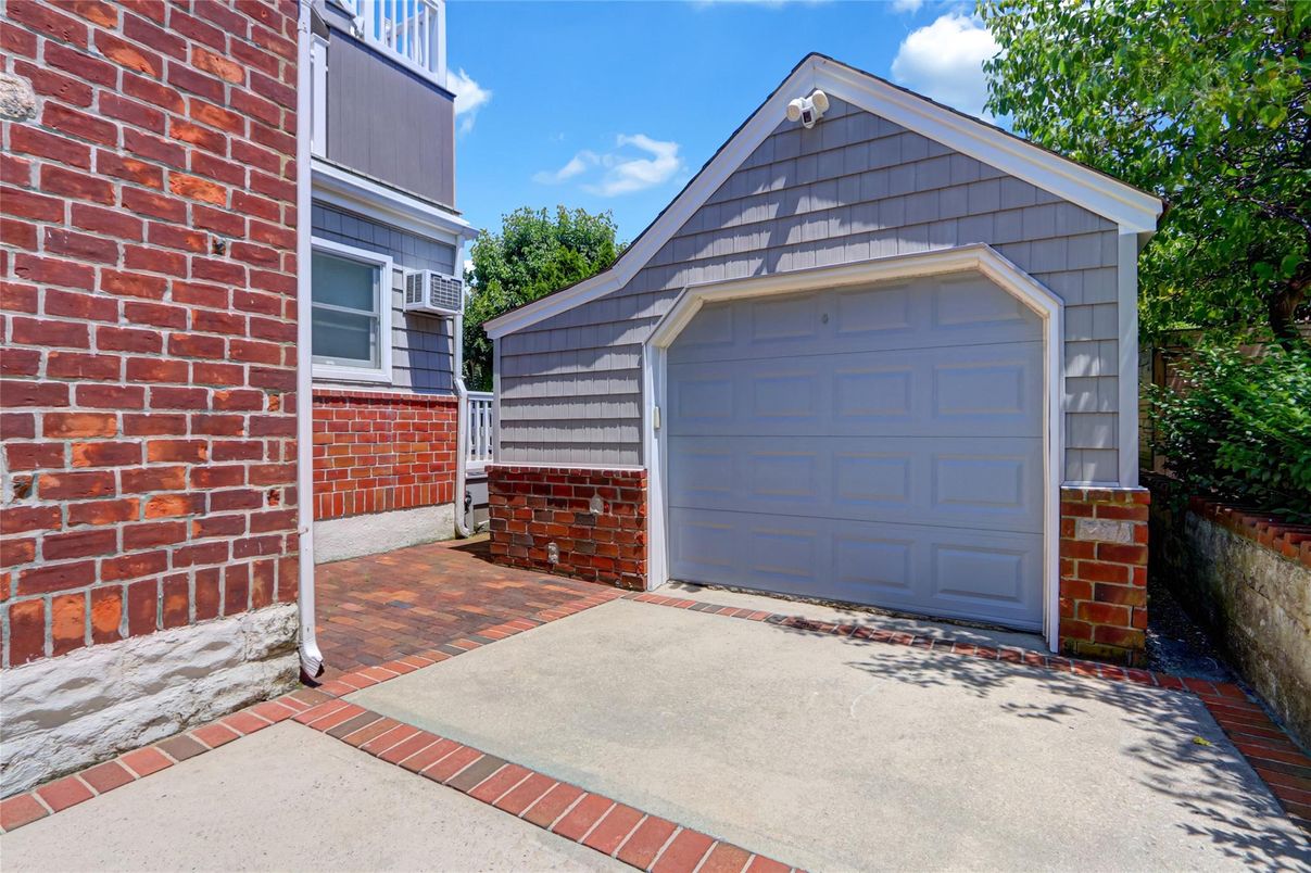 Detached Garage, Exterior