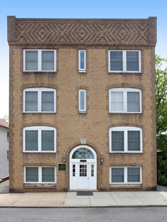 Exterior, Facade, Brick Facade, Rowhouse