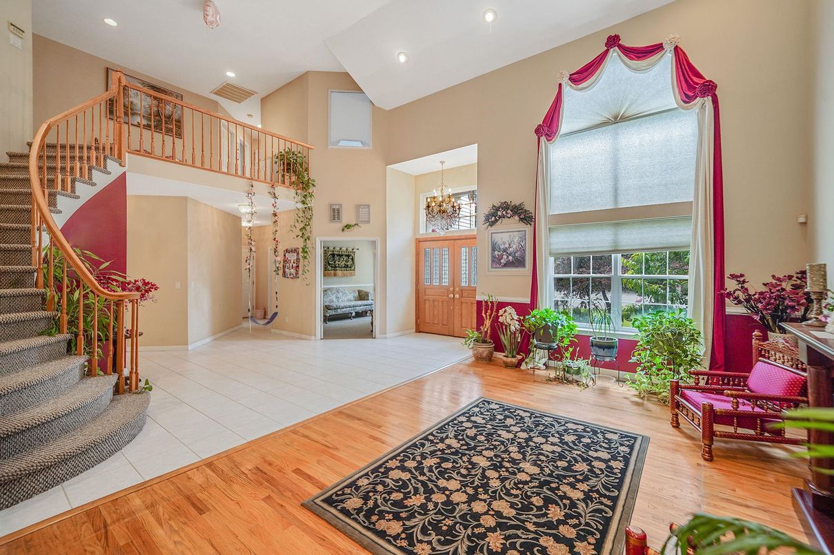 Chandelier, Interior, Recessed Lighting, Wood Texture Flooring