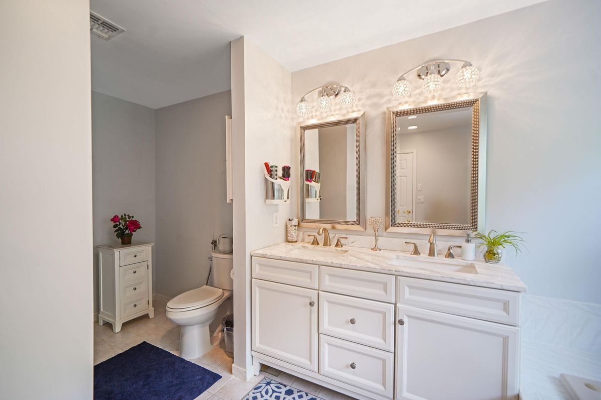 Bathroom, Dual Sink Vanities, Interior