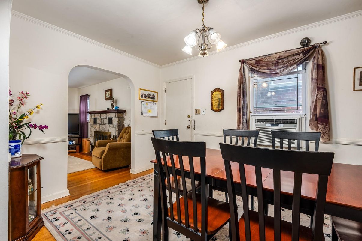 Chandelier, Dining room, Fireplace, Interior, Wood Texture Flooring
